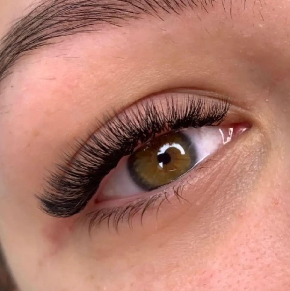 Cils volume, effet ouvert et lumineux